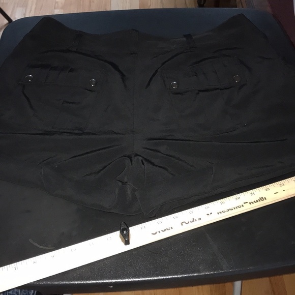 Diane Von Furstenberg DVF size 14 black silk cargo shorts - Picture 9 of 14